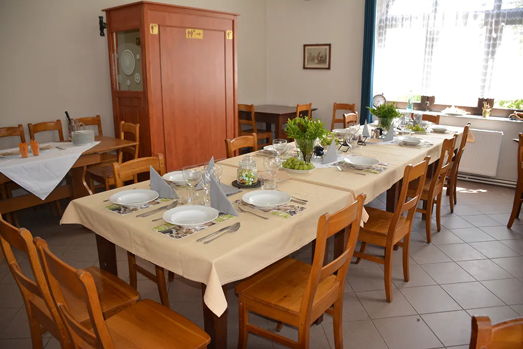 Restaurace s prostřenými stoly
