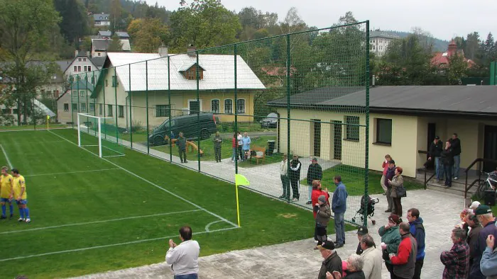 Fotbalové hřiště se zázemím
