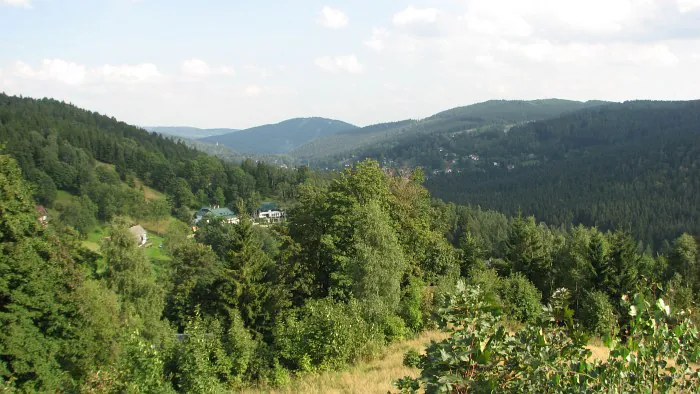 Výhled do údolí Jizerských hor